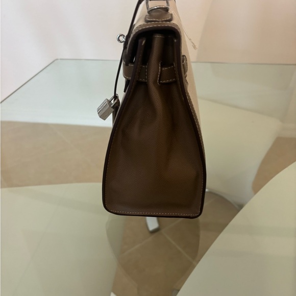 Elegant Tan and Brown Women's Handbag - Picture 3 of 8